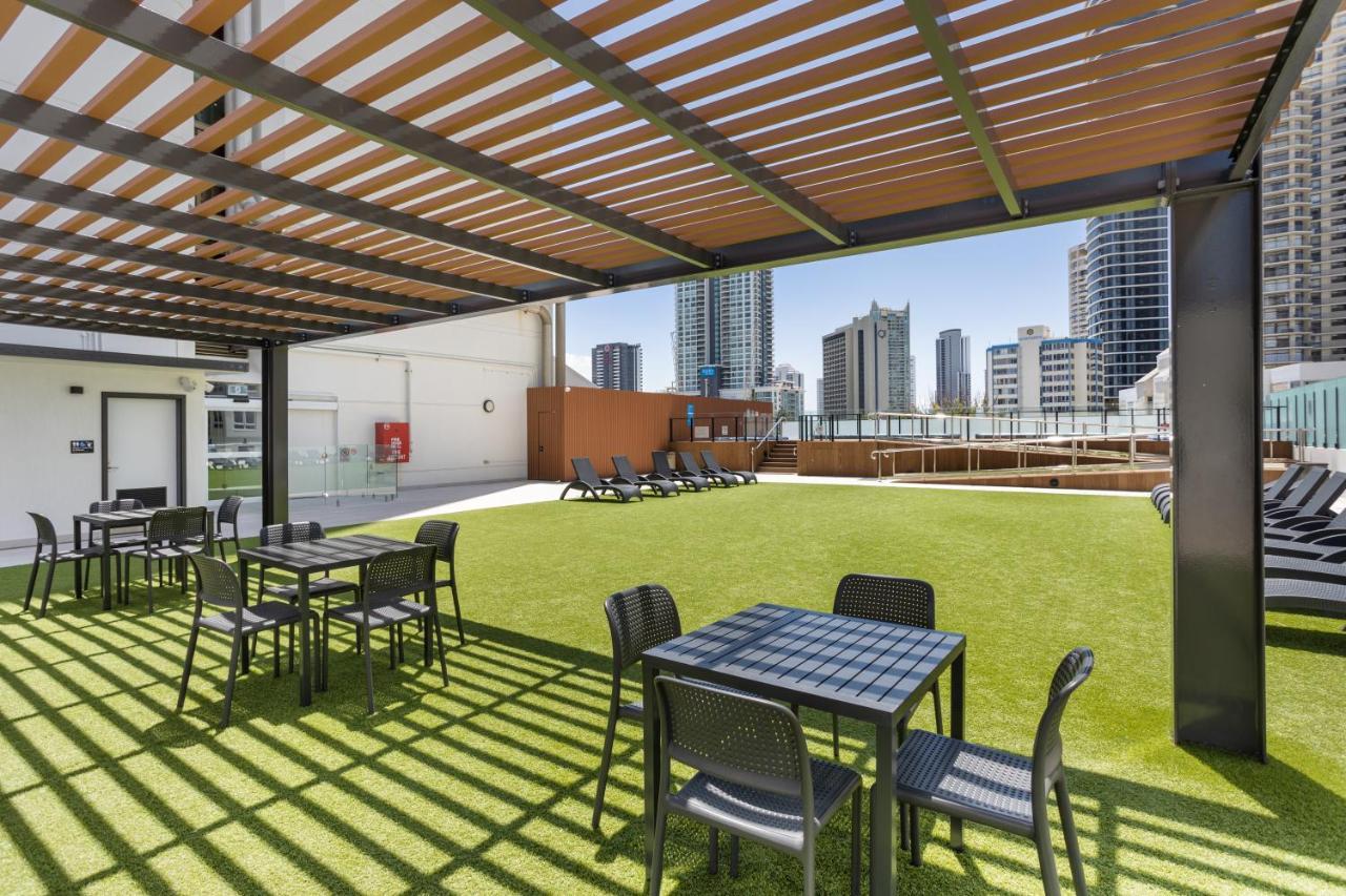 Ocean Views In Surfers Paradise Apartment